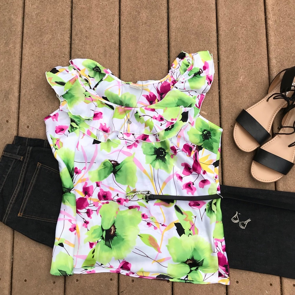AIRY FLORAL TOP - Picture 1 of 8